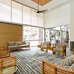 Stylish 1-Br Condo With Breathtaking Ocean Views