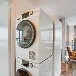 Honolulu Condo With Balcony Walk To Waikiki Beach!