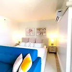 S&N Lux Suite-Free Parking-King Bed-Kitchen-Wifi