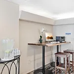 Aloha Oasis, Ocean View Studio, Near Waikiki Beach