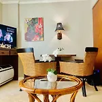 Aloha Gem Studio - 2 Bed With High Speed Wifi - Luana Waikiki Hotel & Suite 917, 2045 Kalakaua Avenue Hi 96815