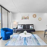 Ocean View Suite, Near Beach & Free Parking!