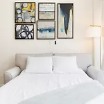 Newly Renovated Ilikai Marina Studio - Near Beach!