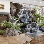 Light & Airy 8Th Floor Ocean View Condo With Lanai Condo