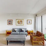 Waikiki Banyan 913
