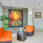 Honolulu Condo With Private Lanai Walk To The Beach