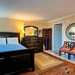 Vacation Rental Studios At Royal Garden Waikiki