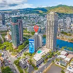 Waikiki Ocean Fantasy, Free Parking, Beach Supplies