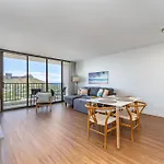 Waikiki Banyan W-Ocean Views With Free Parking!