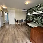 Waikiki Beachside Hostel