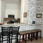 2Br Downtown High Ceiling Free Parking And Wifi