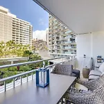 Honolulu Studio With Ocean View Parking Included!