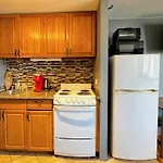 Spacious Studio W/ Parking, Beach/Mall/Park