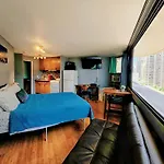 Spacious Studio W/ Parking, Beach/Mall/Park