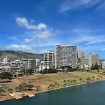 Free Parking, 2 Bedroom Condo Waikiki Sleeps 6