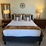 1414- Heart Of Waikiki With Kitchen - Free Parking - City View