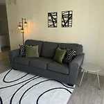 1505- Heart Of Waikiki With Kitchen - Free Parking - King Bed - Corner Unit - Mountain View Unit