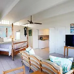 Honolulu Hideaway With Balcony City And Ocean View!