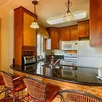 Heart Of Waikiki,1Bdrm,Free Parking, Wifi,No Resort Fees,Youtube,Netflix !