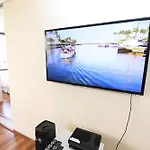 Waikiki 1 Bedroom W/ A/C!