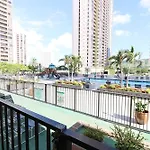 Waikiki 1 Bedroom W/ A/C!