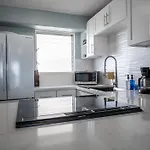 2 Bedroom Waikiki Condo Sleeps 6 Free Parking
