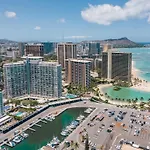 Upscale 2Br & 2Ba Ocean View In Waikiki With Parking!
