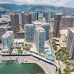 Upscale 2Br & 2Ba Ocean View In Waikiki With Parking!