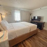 Kuhio Village 806