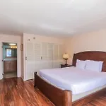 Ilikai Tower 1934 Condo With Fully Equipped Kitchen - Great For Longer Stays!