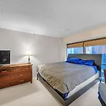 Chic Dt Honolulu Executive Condo Condo