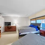 Chic Dt Honolulu Executive Condo Condo