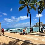 2 Minute Walk To Waikiki Beach, Free Parking