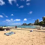 2 Minute Walk To Waikiki Beach, Free Parking