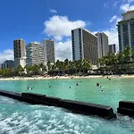 2 Minute Walk To Waikiki Beach, Free Parking