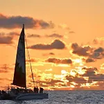 Waikiki Studio With Parking!!!
