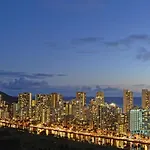 Waikiki Studio With Parking!!!