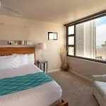 Block To Beach! Waikiki Banyan 21St Floor Deluxe Ocean View