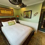 Private Bedroom In Shared Guesthouse Waikiki Beach Area 30 Day Minimum