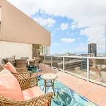 Bright Beach Style Condo Steps To Pool, Hot Tub And Parking