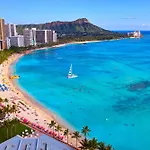 Newly Renovated 2 Bedroom Condo, 1 Block To Waikiki Beach, Free Parking