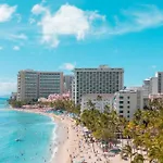 Newly Renovated 2 Bedroom Condo, 1 Block To Waikiki Beach, Free Parking