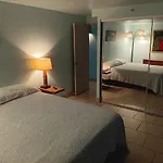 Diamond Head Beach Hotel