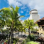 Royal Kuhio 1707 - Spacious Studio With Stunning Diamond Head City Views In The Heart Of Waikiki!