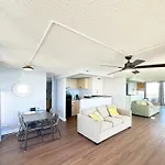 Pacific Monarch 1Br With Great Ocean Views And Rooftop Pool!