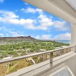 Renovated 2-Bedroom Condo With Ocean Views And Complimentary Parking