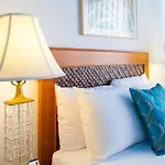 Holiday Surf Hotel