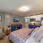 @ Marbella Lane Studio, 15 Steps From The Beach, 11 Mins From The Airport