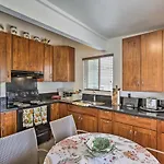 Remodeled Honolulu Apartment With Courtyard Downtown
