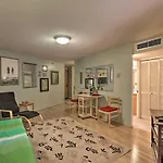 Downtown Honolulu Suite Near Ala Moana Beach!
